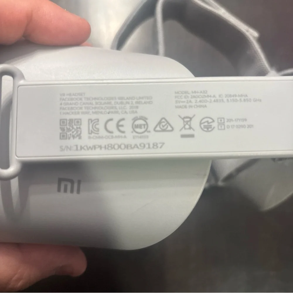 Oculus Go 32GB Standalone Virtual Reality Headset MH-A32 With No Controller